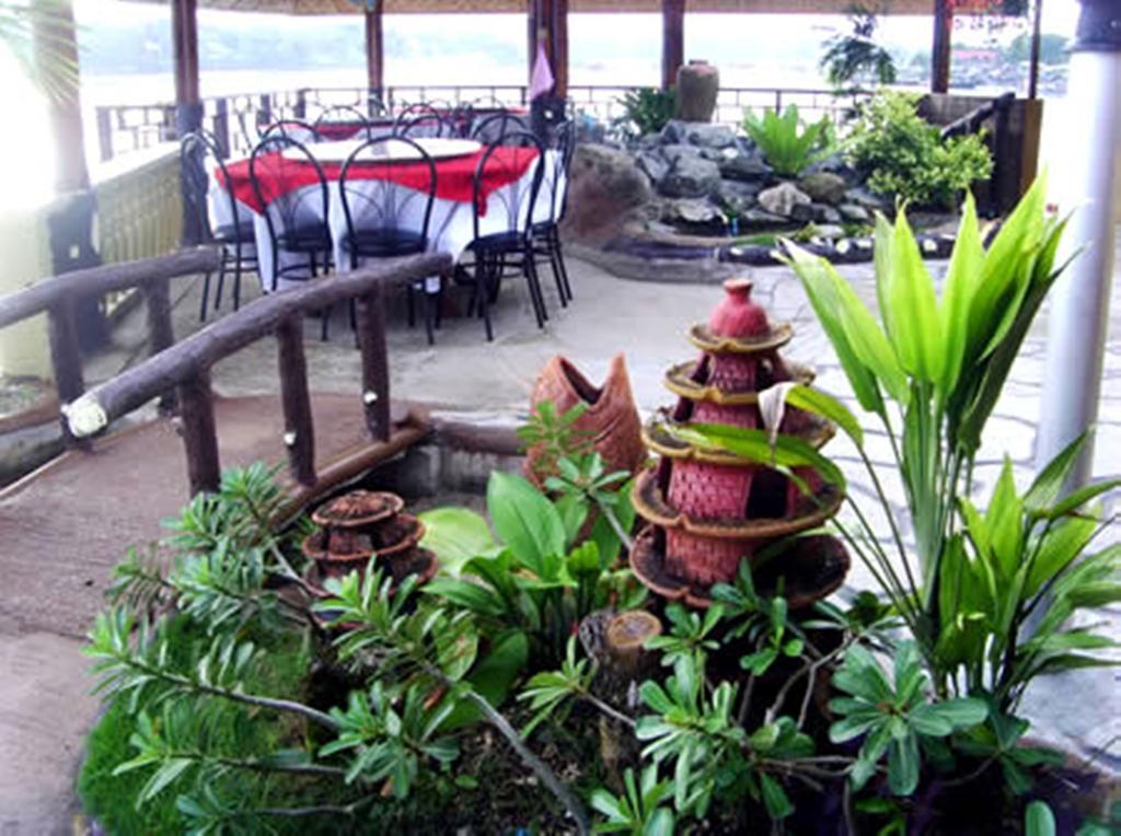 Casa Rey Francis Pension House & Restaurant Bed and Breakfast Tagbilaran-stad Buitenkant foto