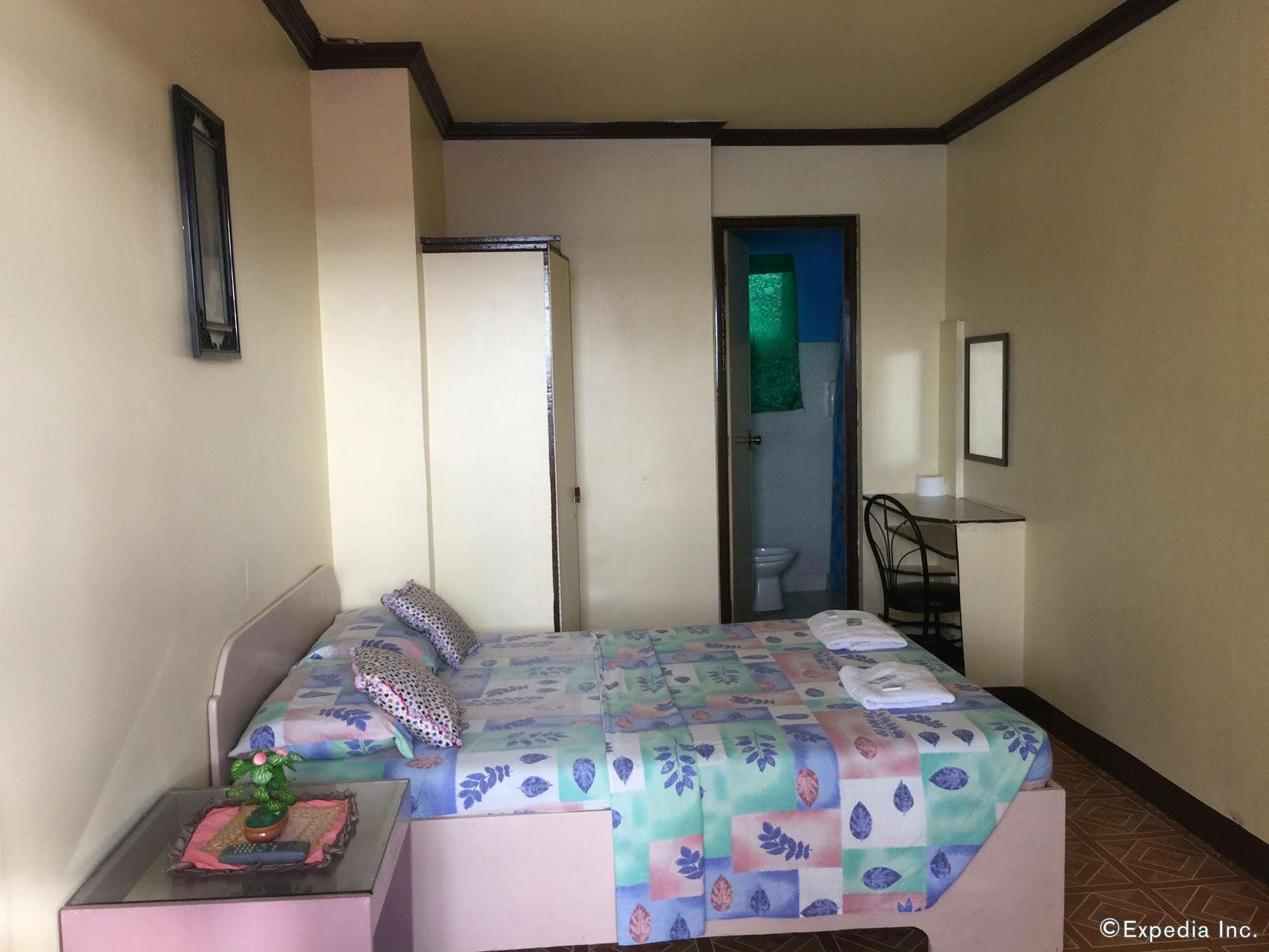 Casa Rey Francis Pension House & Restaurant Bed and Breakfast Tagbilaran-stad Buitenkant foto